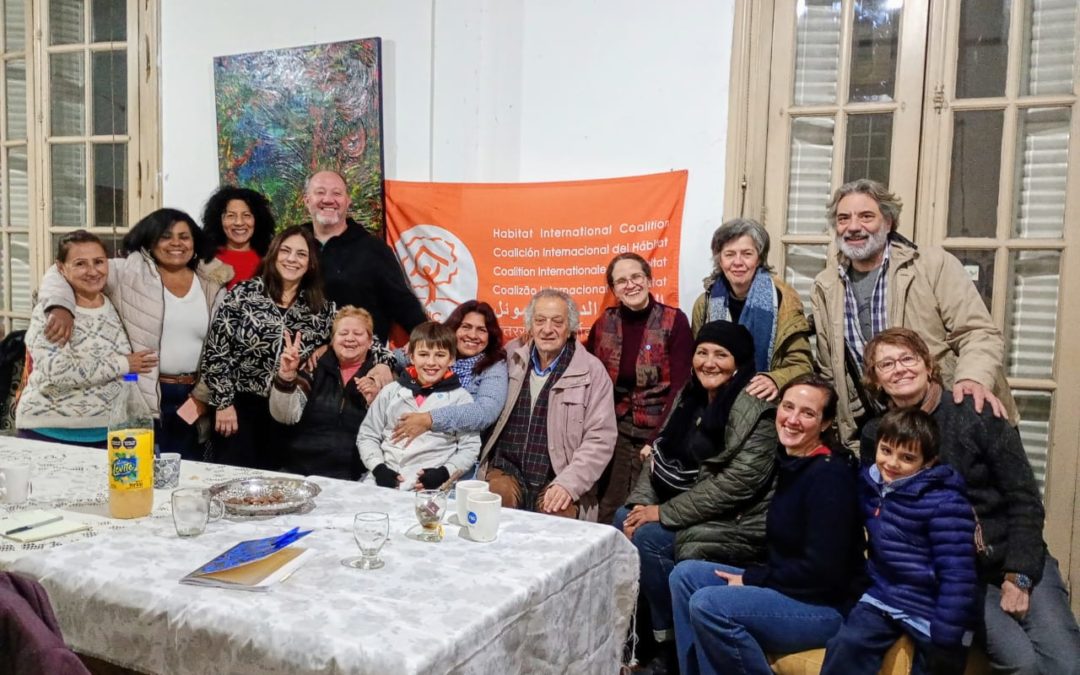 Réfléchir et réagir : actions collectives contre la fermeture des politiques publiques en matière d’habitat en Argentine